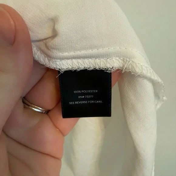 2/$30 Simply Vera Vera Wang Off White Pleated Neck Sleeveless Blouse Size Small - Picture 6 of 7